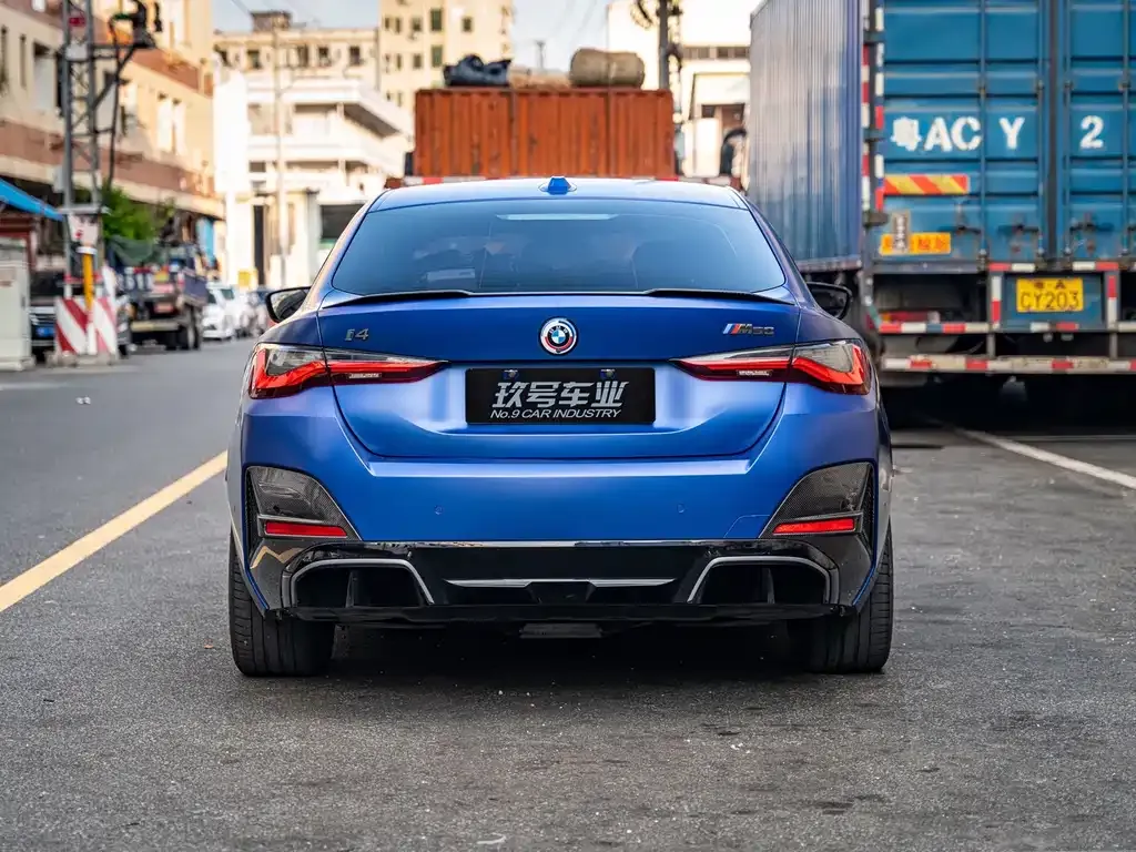 BMW i4 — фото 4