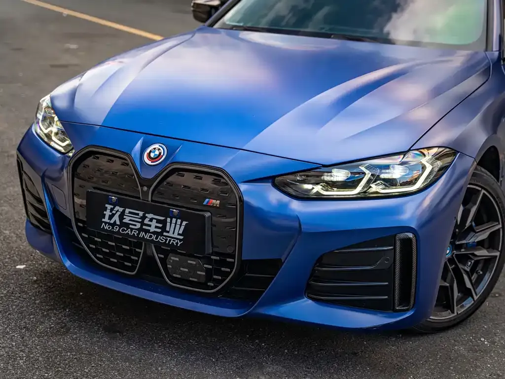 BMW i4 — фото 9