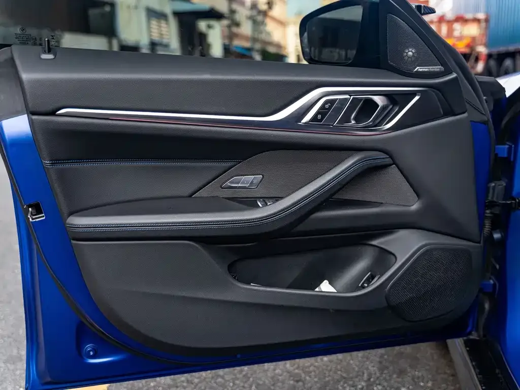 BMW i4 — фото 8