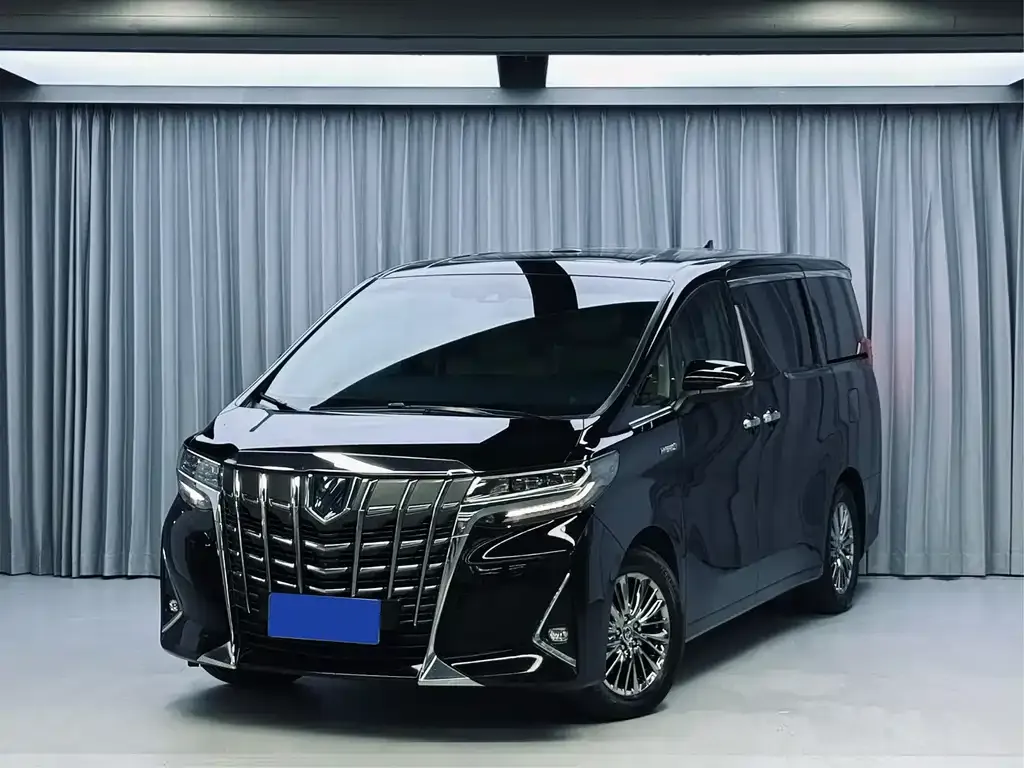 Toyota Alphard — фото 1