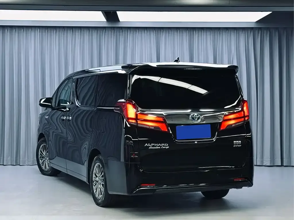 Toyota Alphard — фото 10