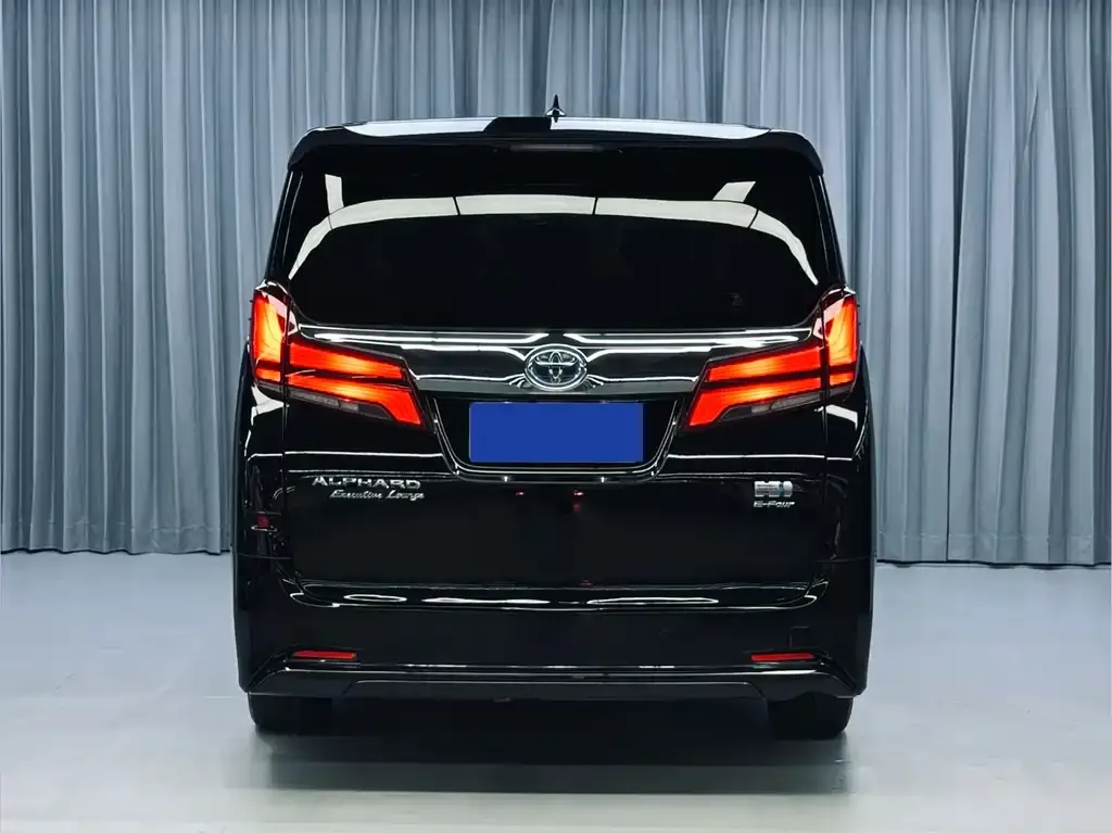 Toyota Alphard — фото 5