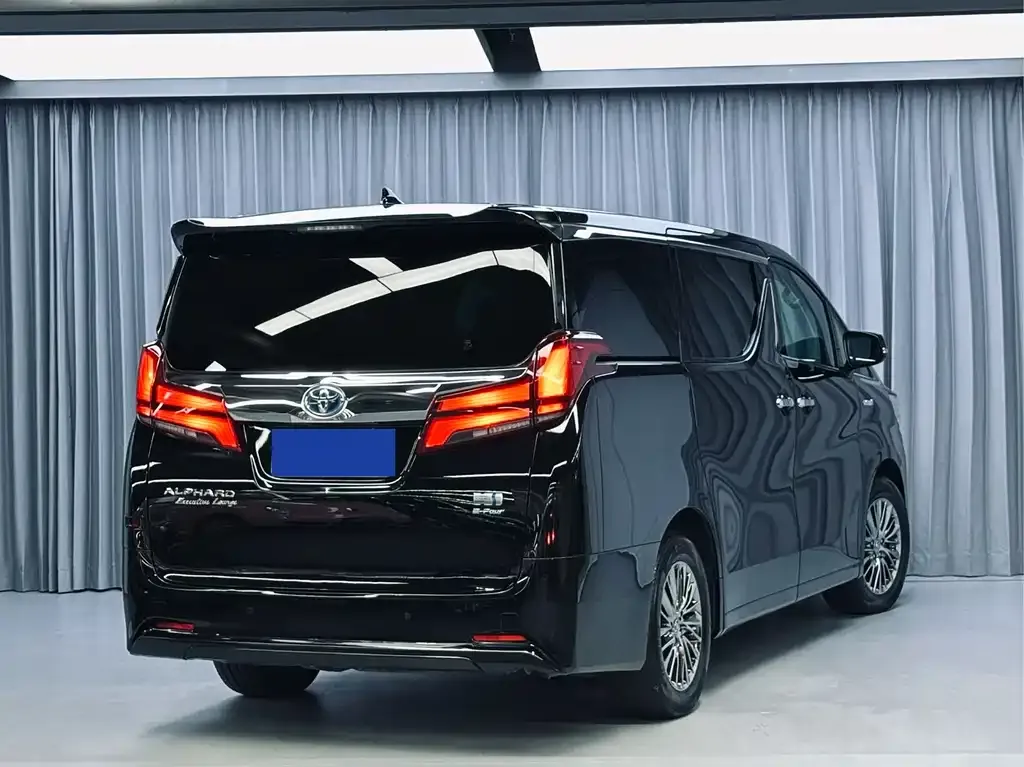 Toyota Alphard — фото 6