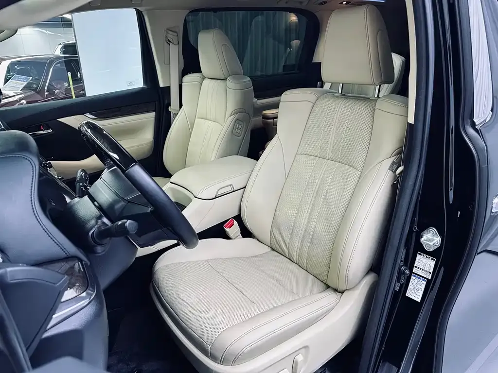 Toyota Alphard — фото 9