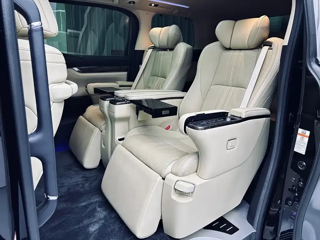 Toyota Alphard — фото 8