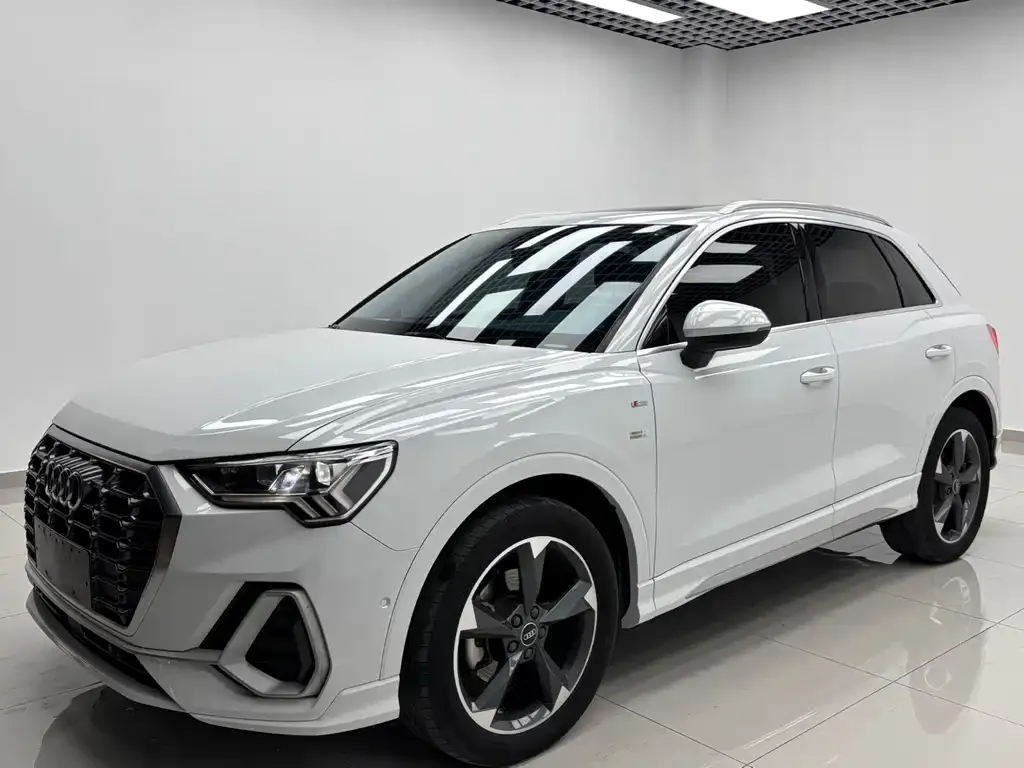 Audi Q3 — фото 1