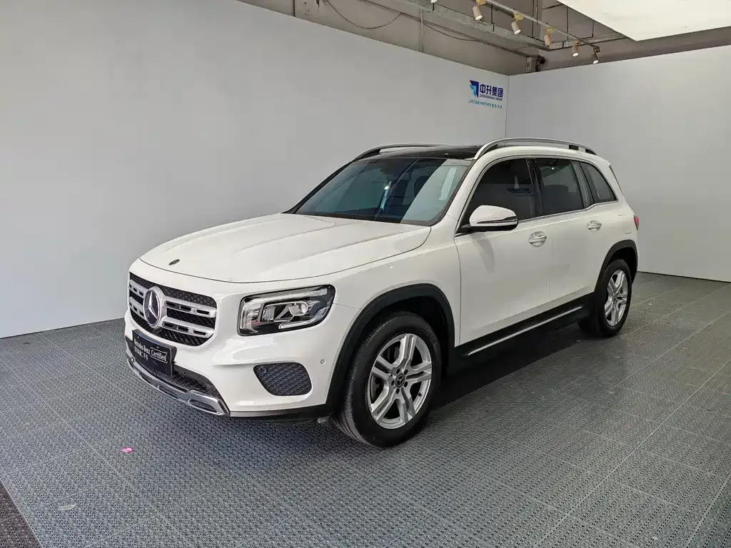 Mercedes-Benz GLB — фото 1