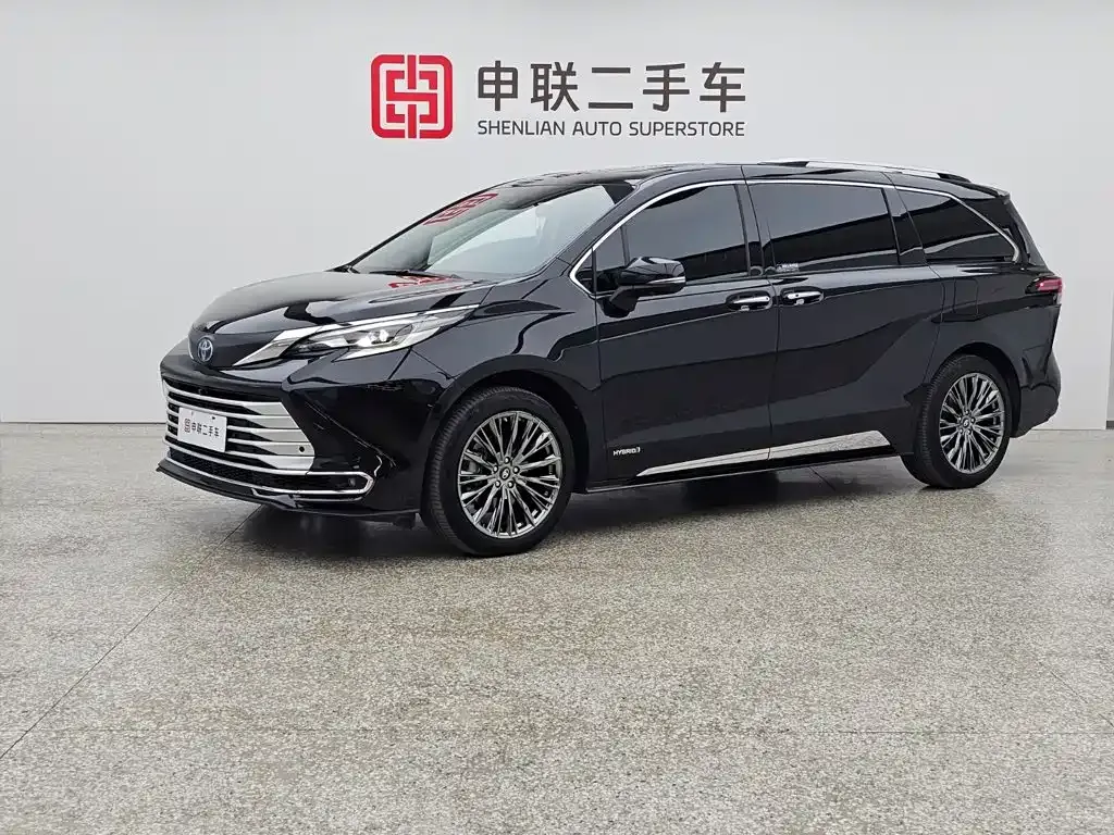 Toyota Sienna — фото 1