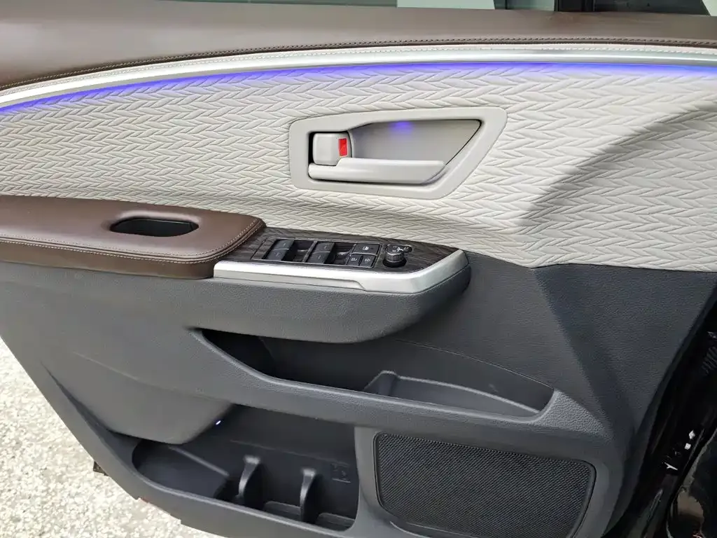 Toyota Sienna — фото 9