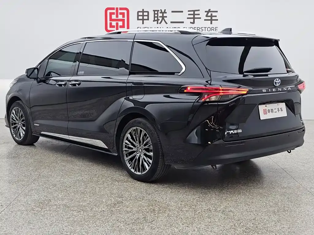 Toyota Sienna — фото 10