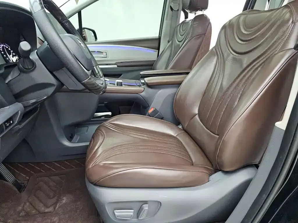 Toyota Sienna — фото 2