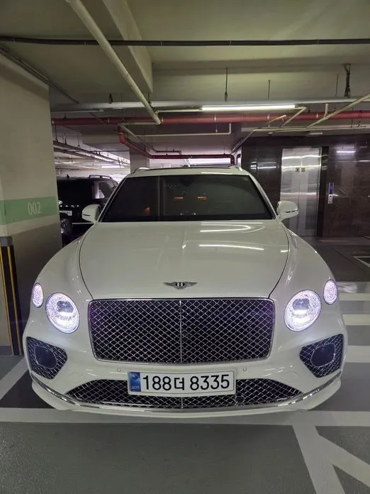 Bentley Bentayga — фото 1