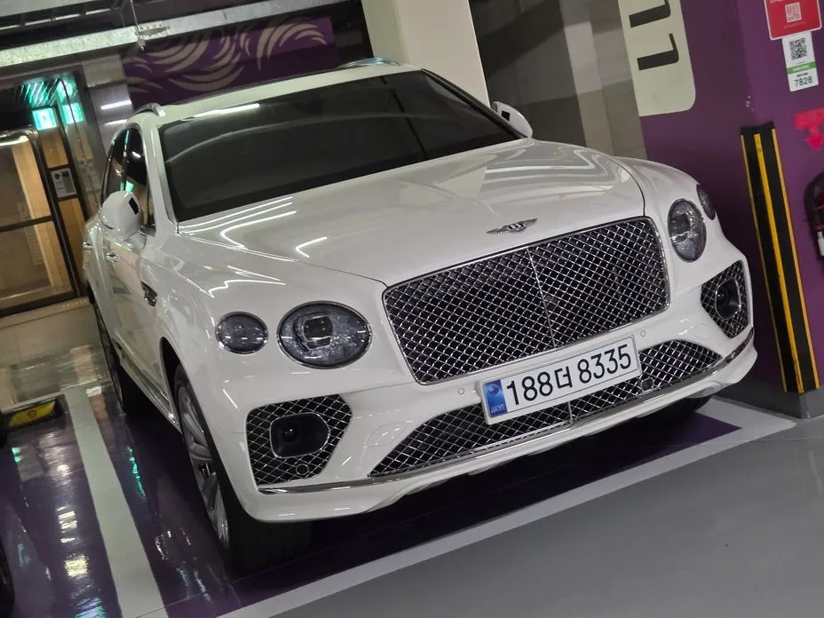 Bentley Bentayga — фото 9