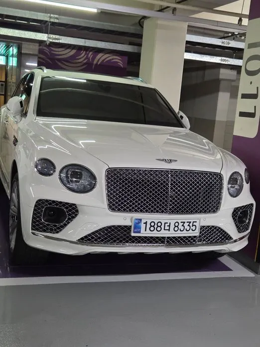 Bentley Bentayga — фото 2