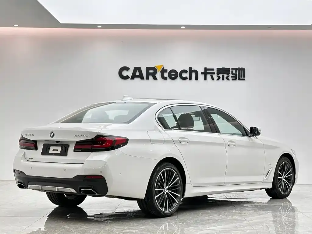 BMW 5 Series — фото 8