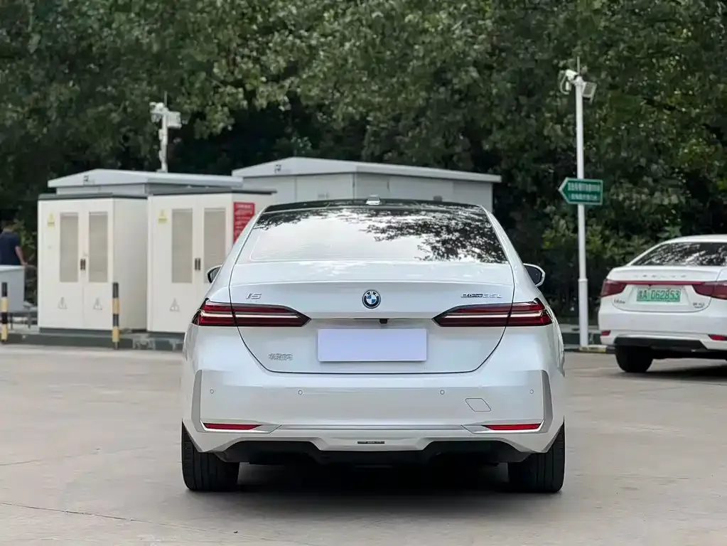 BMW i5 — фото 3
