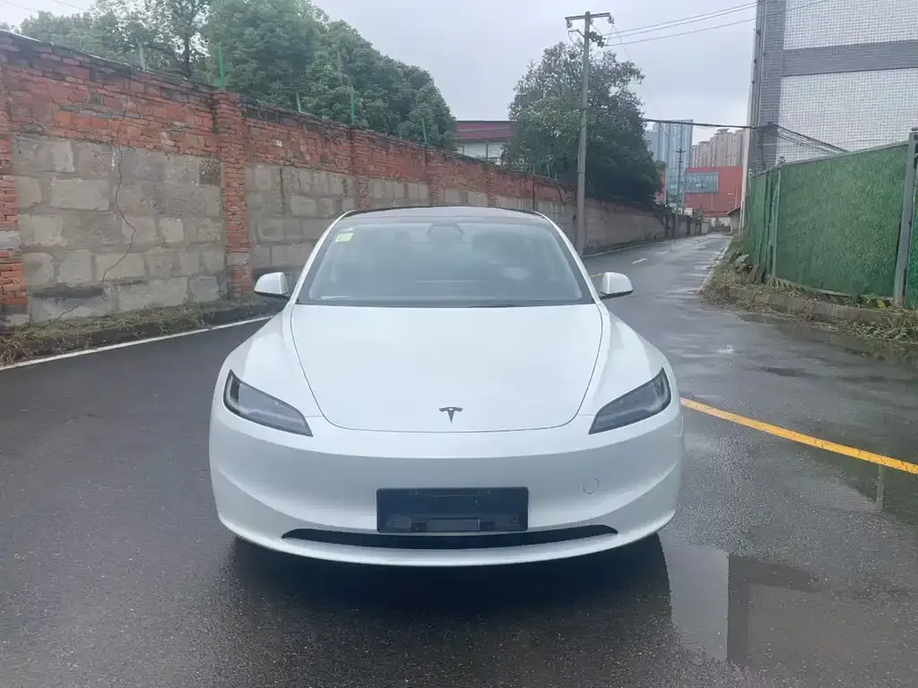 Tesla Model 3 — фото 5