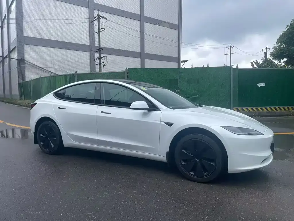 Tesla Model 3 — фото 9