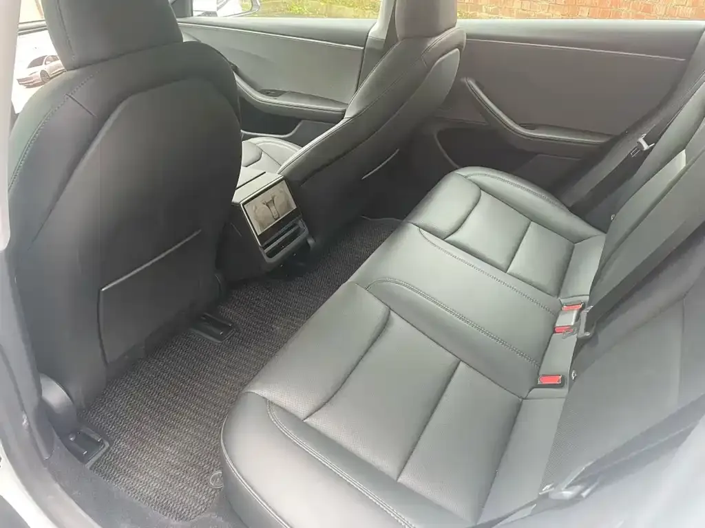 Tesla Model 3 — фото 6