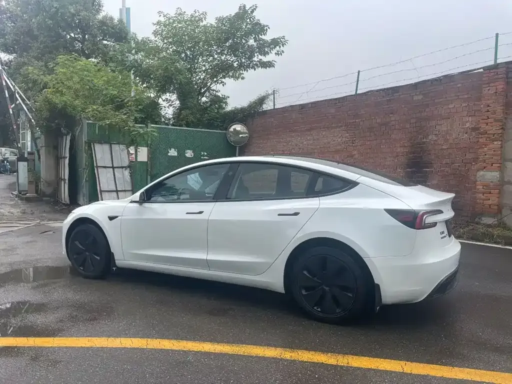 Tesla Model 3 — фото 8