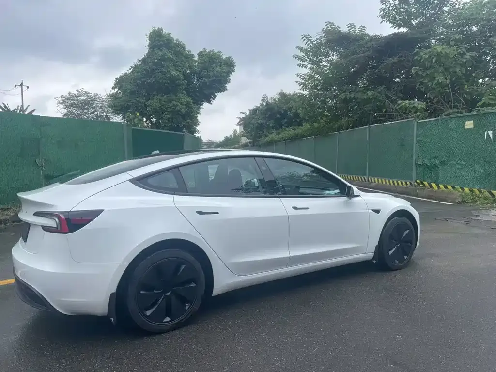 Tesla Model 3 — фото 7