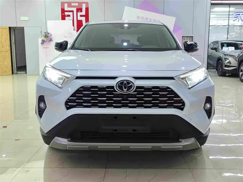 Toyota RAV4 — фото 4