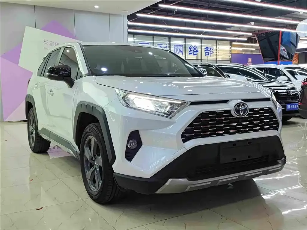 Toyota RAV4 — фото 10