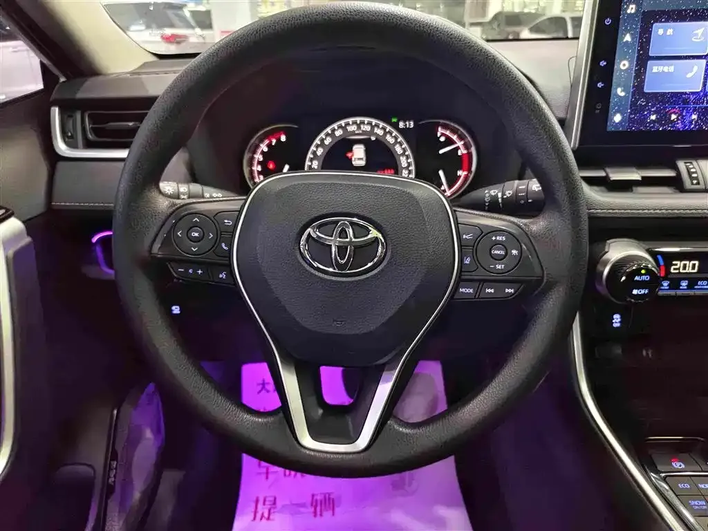 Toyota RAV4 — фото 6