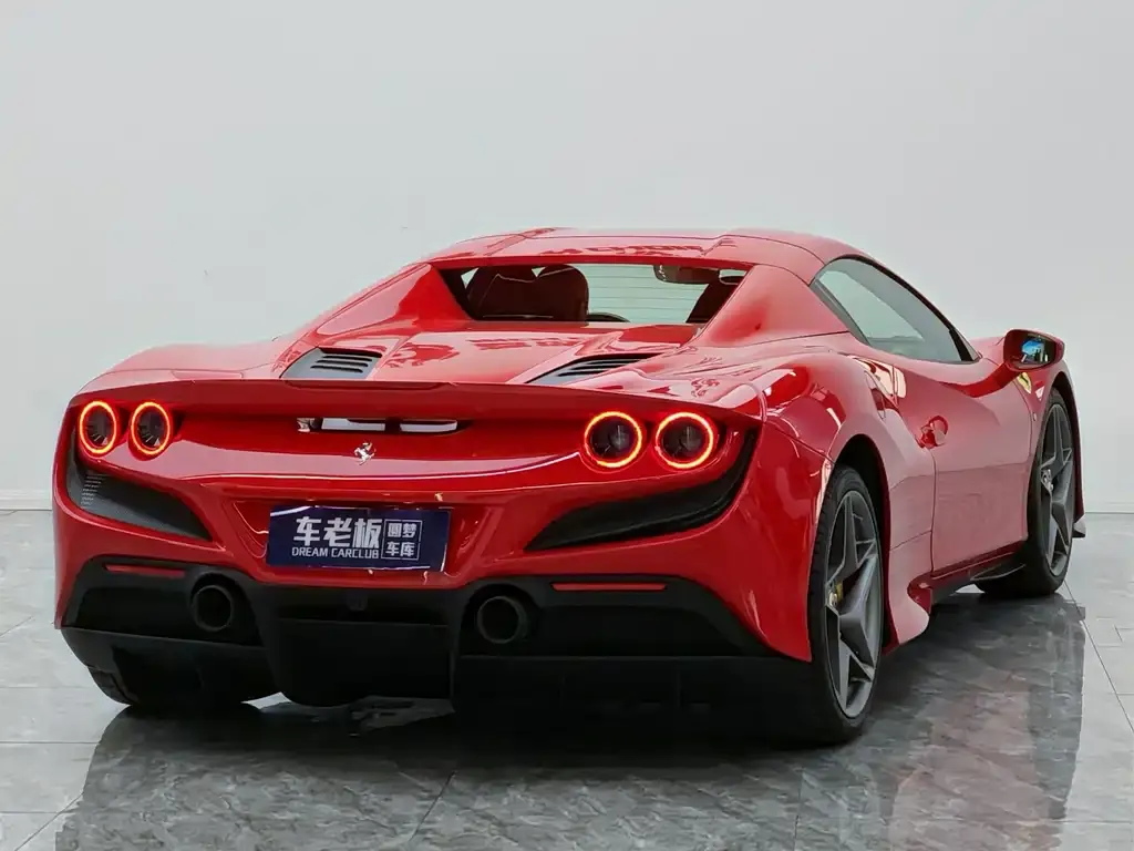 Ferrari F8 — фото 6
