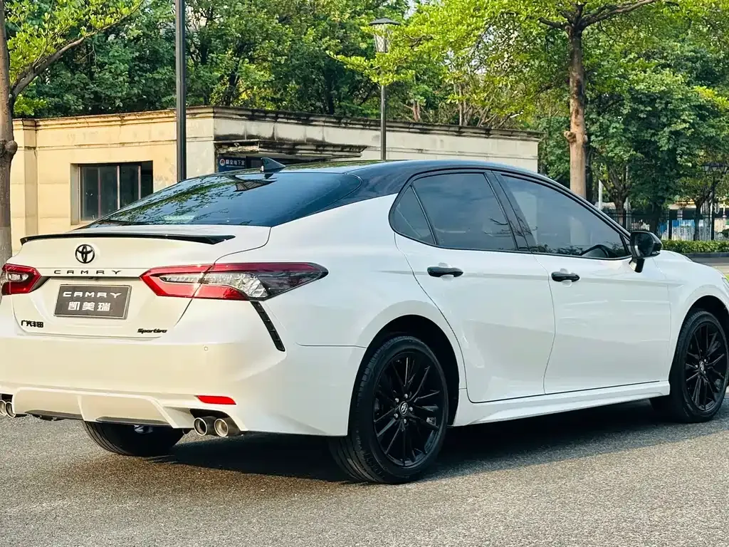 Toyota Camry — фото 8