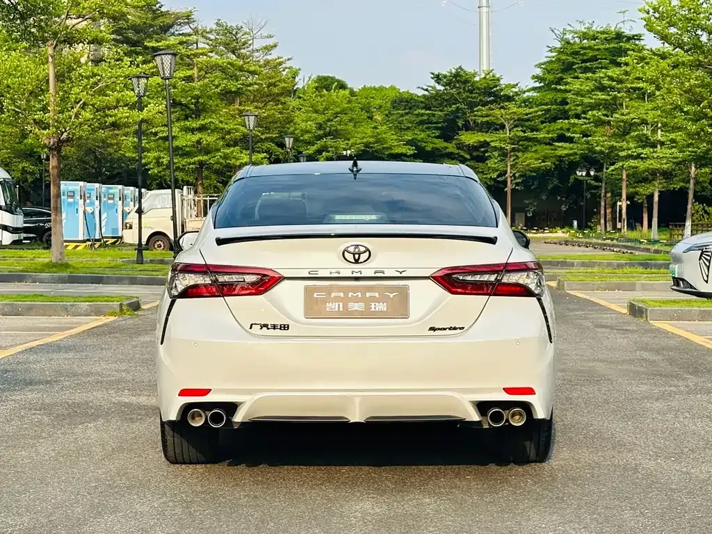 Toyota Camry — фото 6