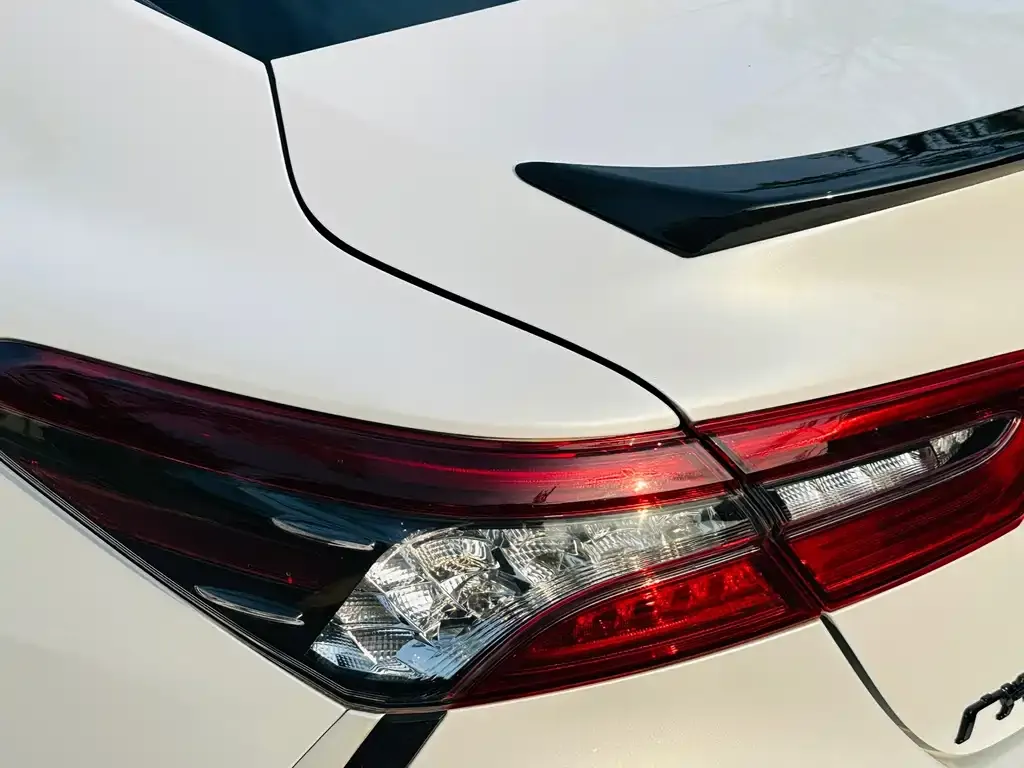 Toyota Camry — фото 5