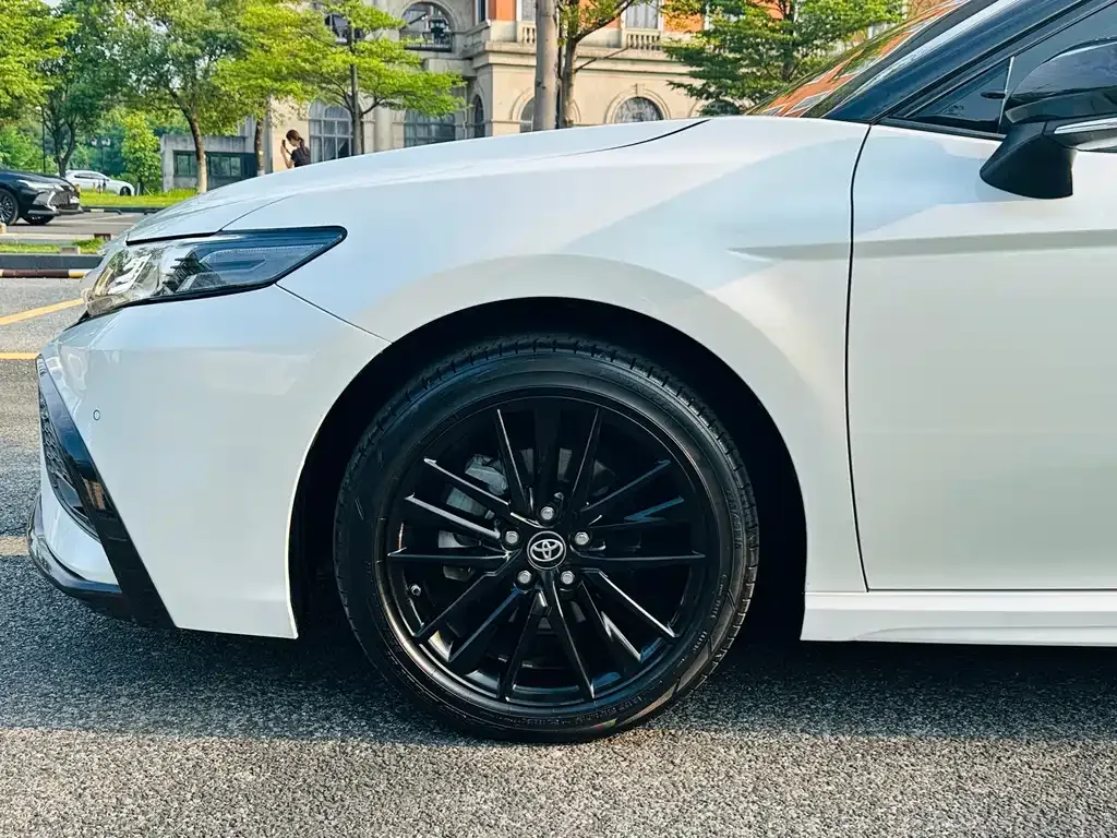 Toyota Camry — фото 10