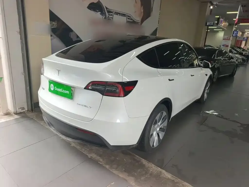 Tesla Model Y — фото 4