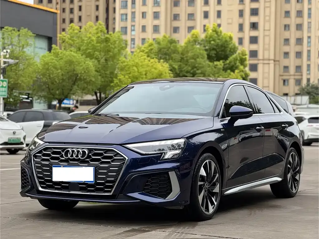 Audi A3 — фото 1