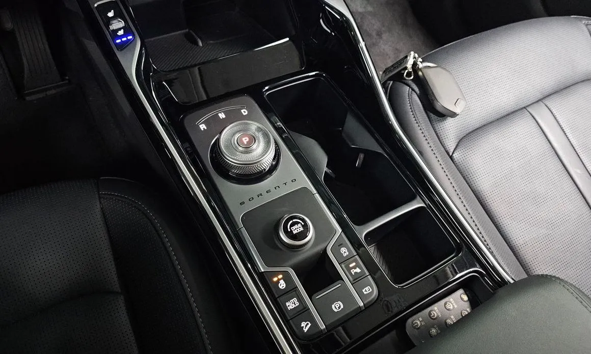 Kia Sorento — фото 6