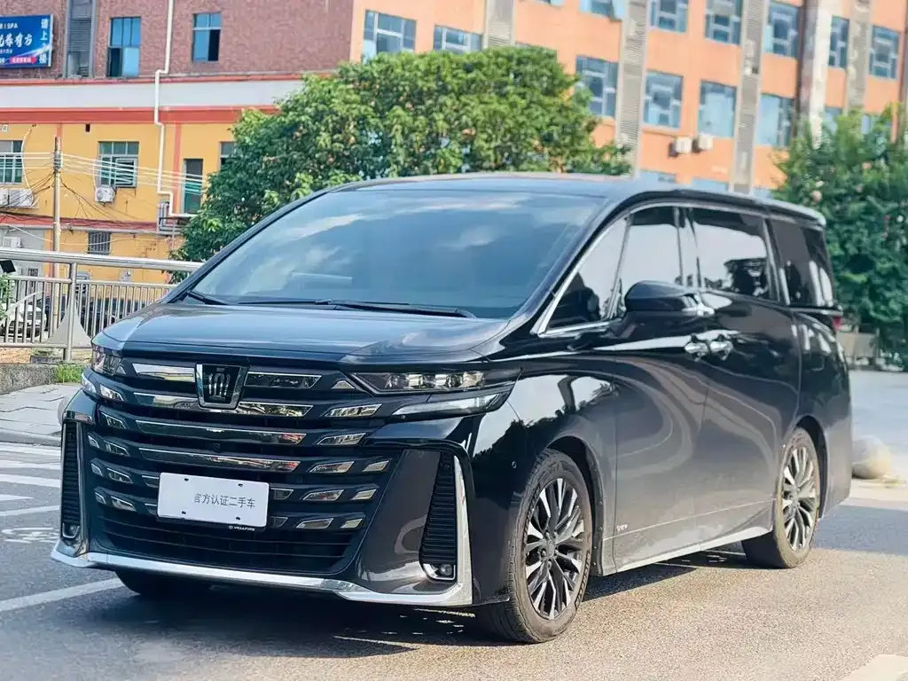 Toyota Vellfire — фото 1