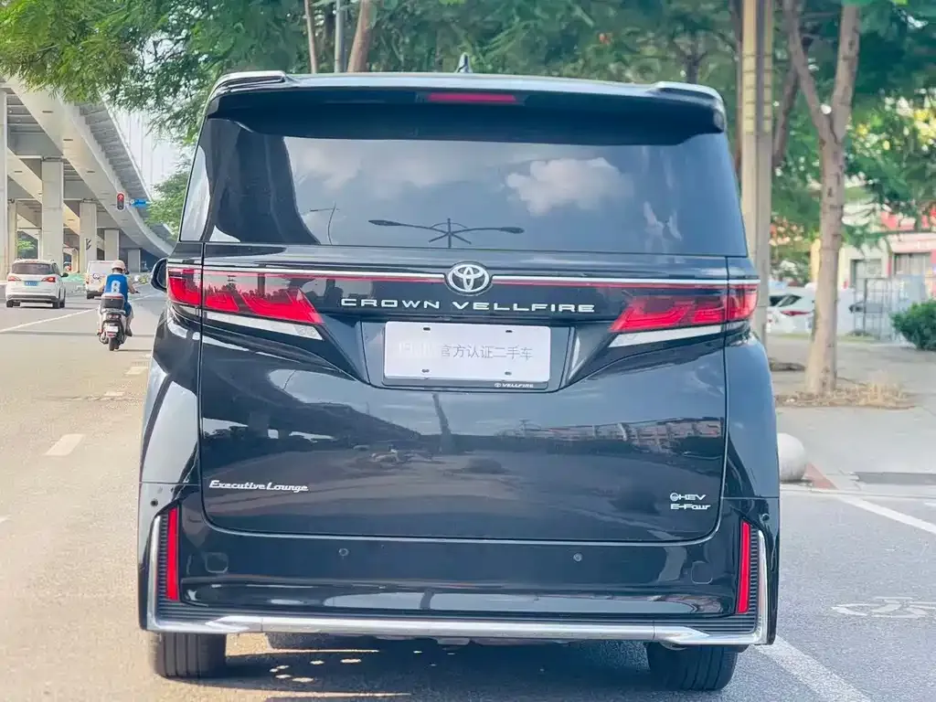 Toyota Vellfire — фото 4