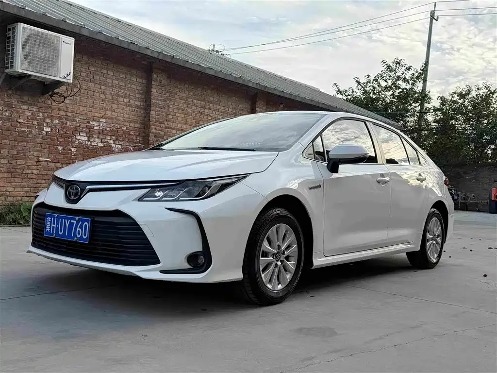 Toyota Corolla — фото 1