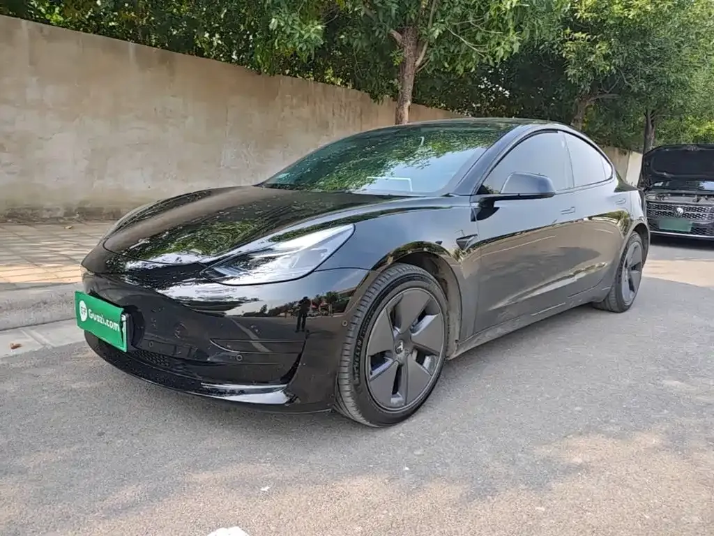 Tesla Model 3 — фото 1