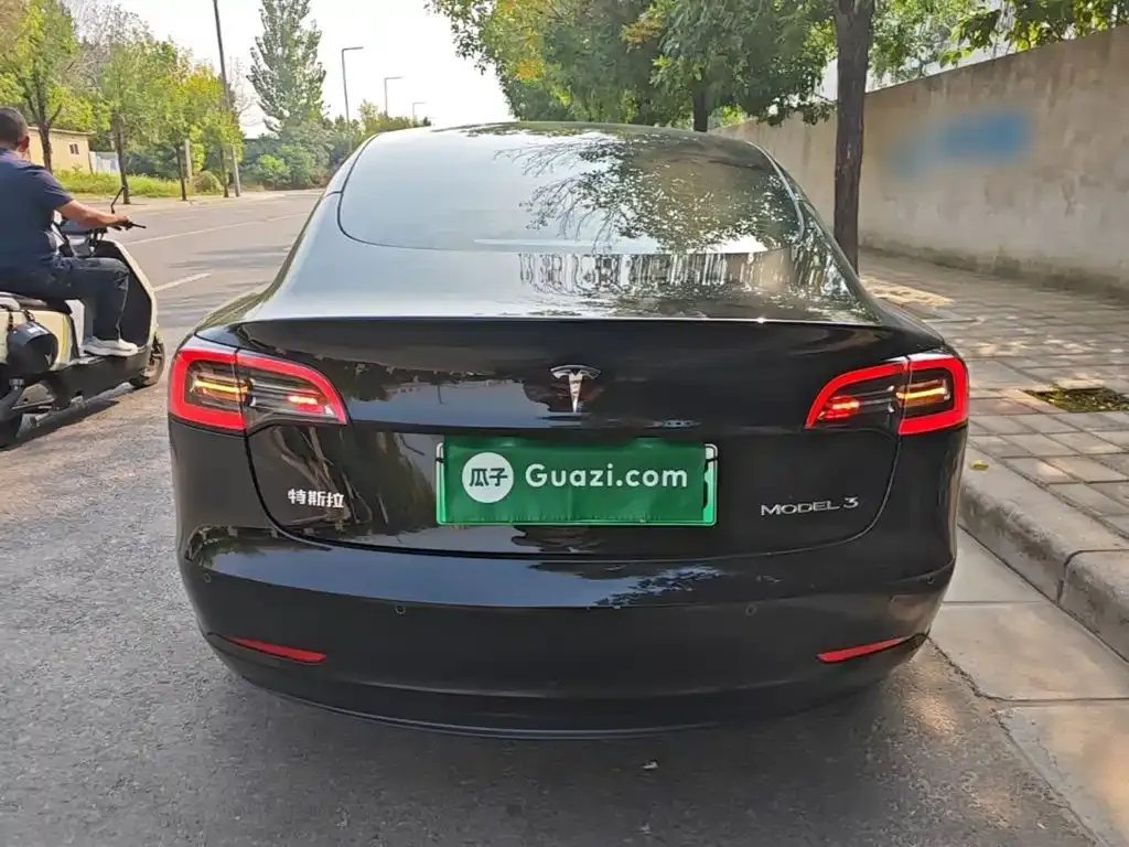Tesla Model 3 — фото 10
