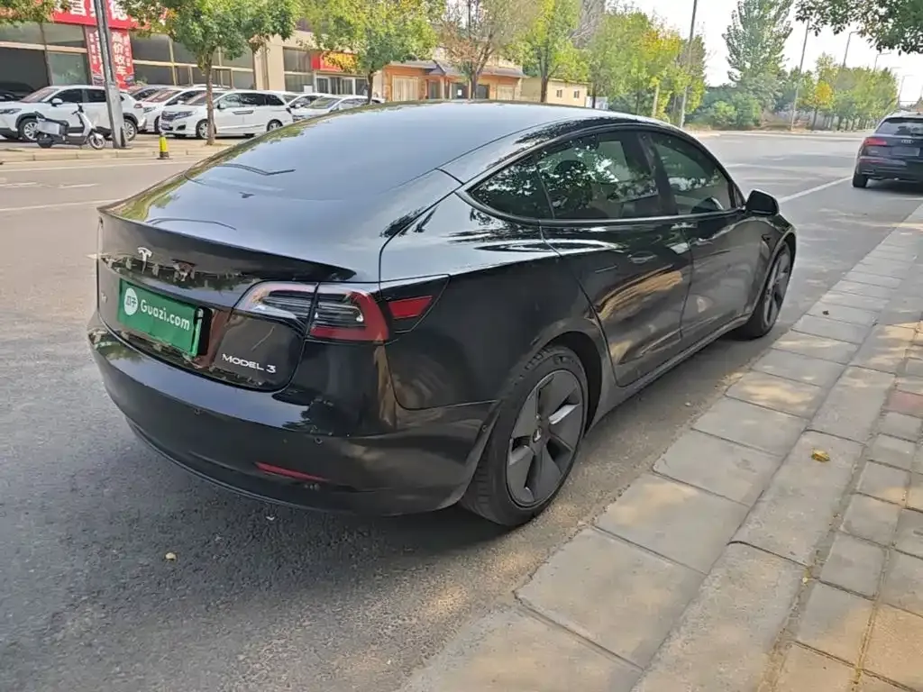 Tesla Model 3 — фото 5