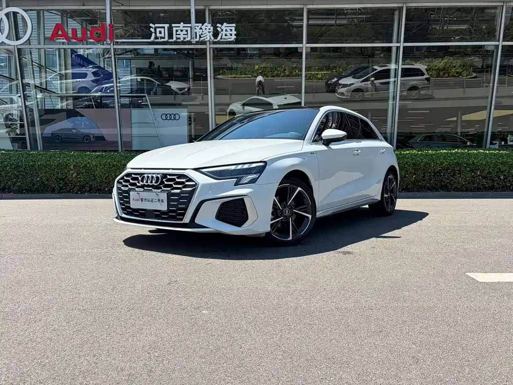 Audi A3 — фото 1
