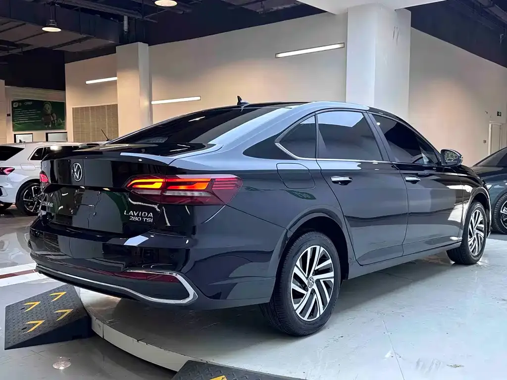 Volkswagen Lavida — фото 6