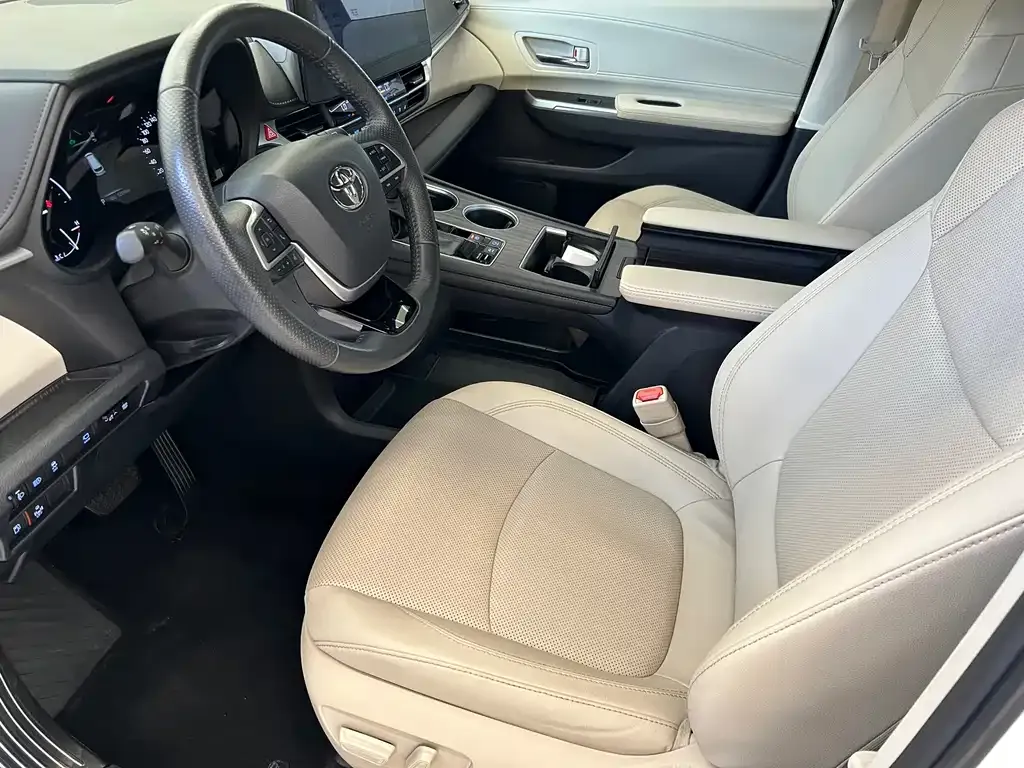 Toyota Granvia — фото 8