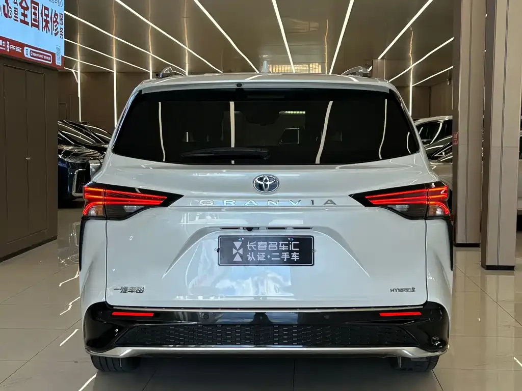 Toyota Granvia — фото 9