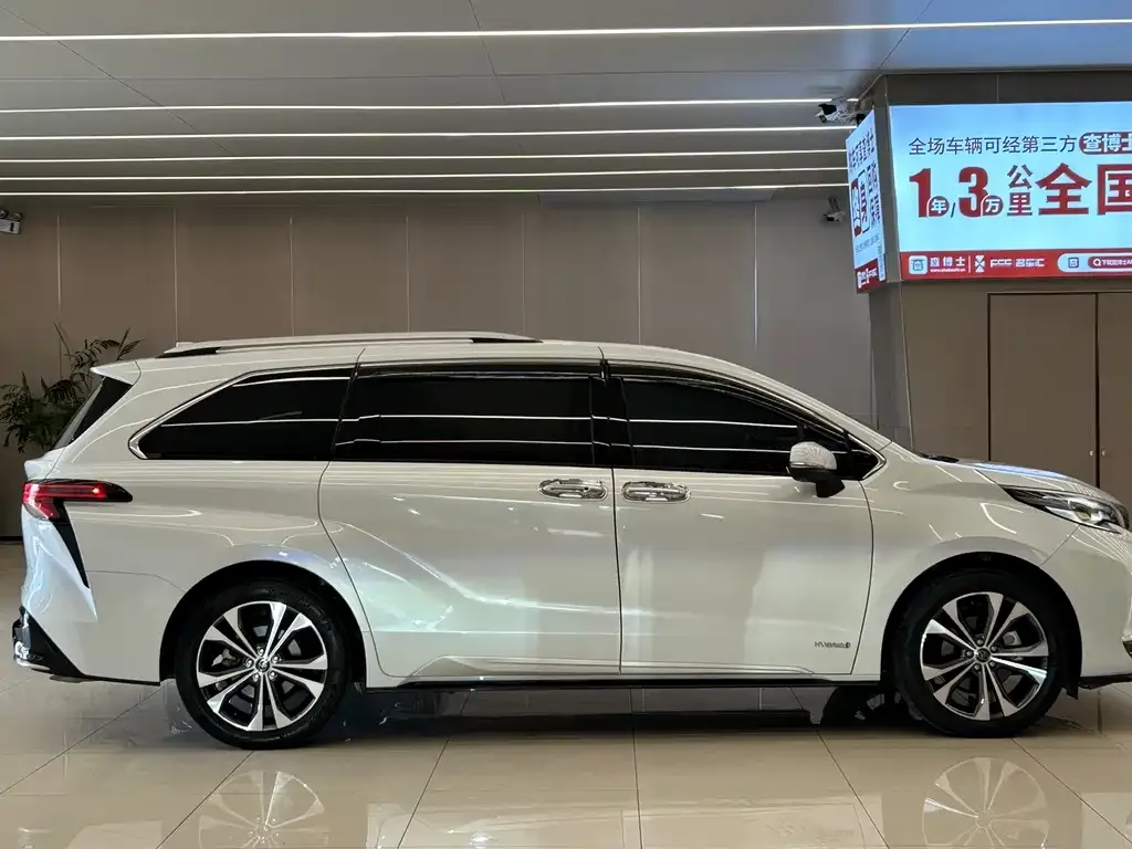 Toyota Granvia — фото 3