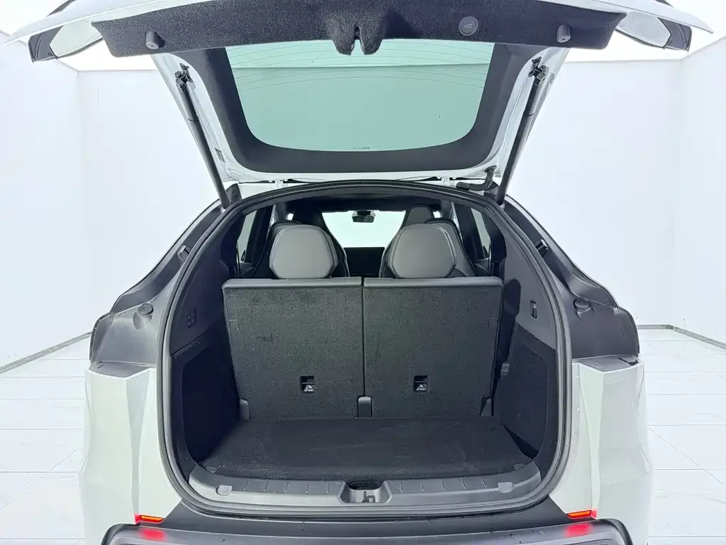 Tesla Model Y L — фото 7