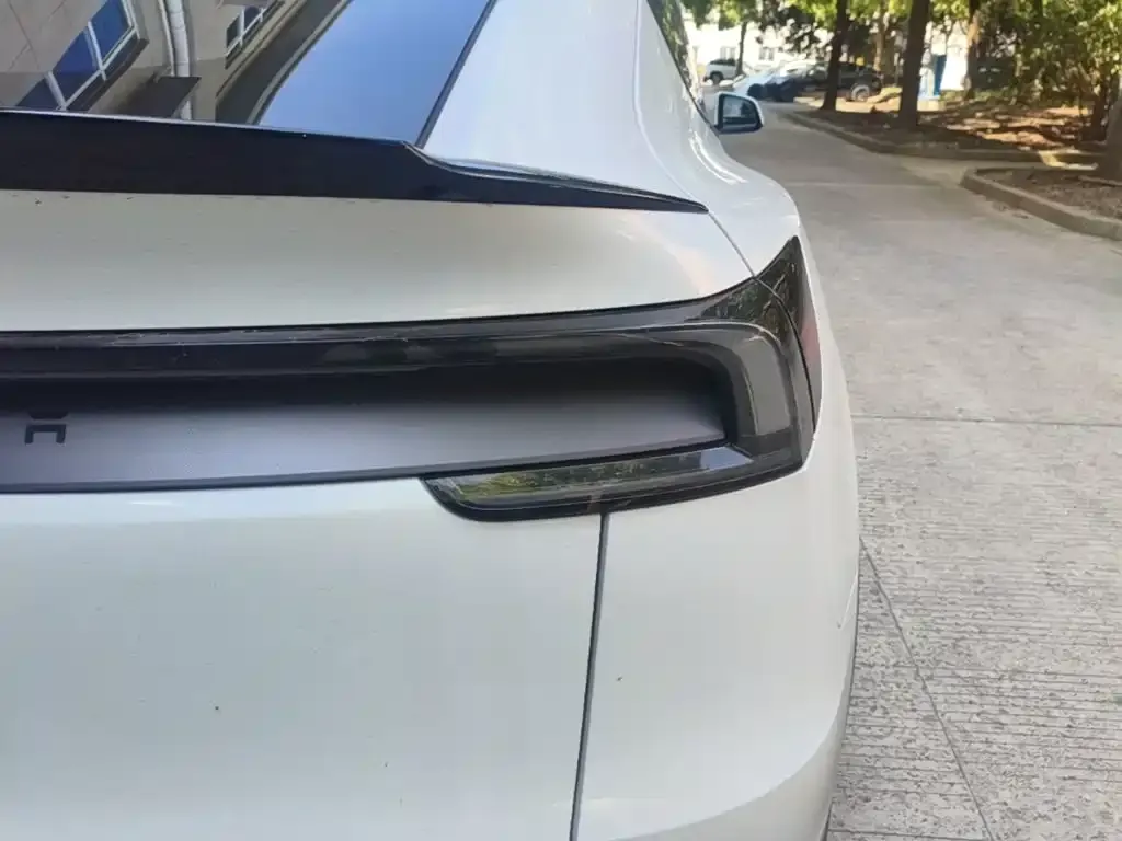 Tesla Model Y L — фото 3
