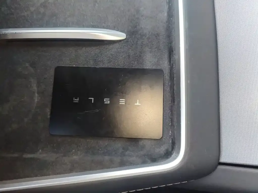 Tesla Model Y L — фото 9